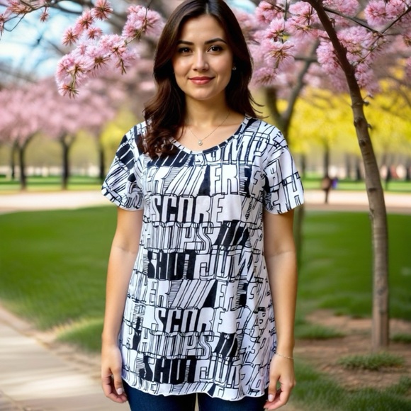 Rafi Tops - Graphic Shirt in Black and White